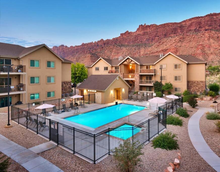 6A Family Friendly Redcliff Condo Pool & Hot Tub Moab Exterior photo